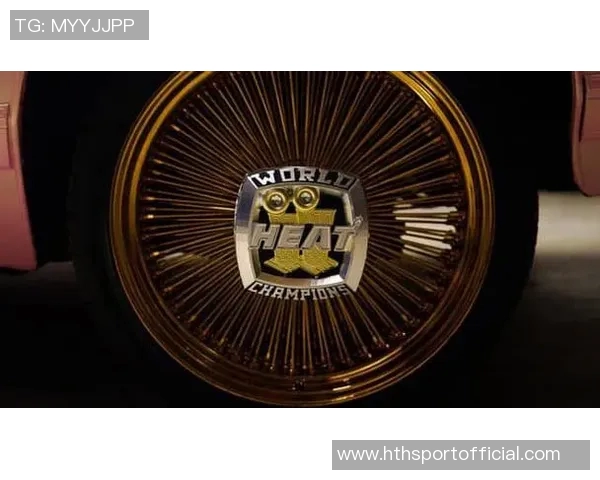 迈克米勒致敬两连冠将爱车改装为詹姆斯迈阿密配色球鞋主题款式 迈克米勒致敬两连冠将爱车改装为詹姆斯迈阿密配色球鞋主题款式