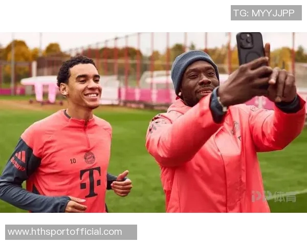 拜仁发布穆西亚拉康复训练照片展现积极恢复状态