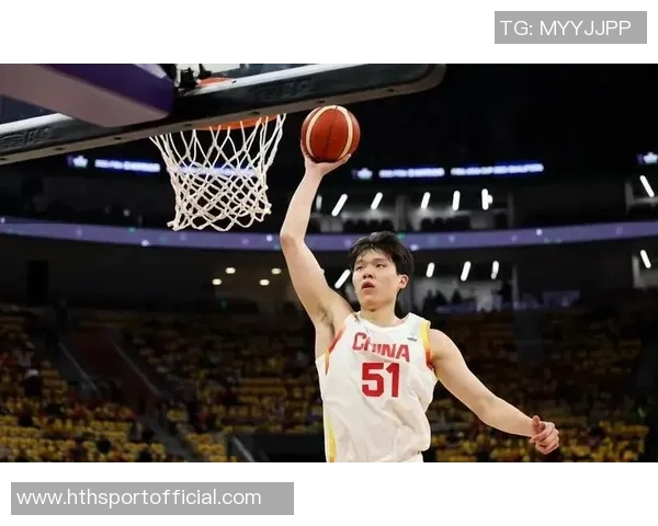 杨瀚森在比赛中表现出色需加强防守与无球跑动提升实力 杨瀚森在比赛中表现出色需加强防守与无球跑动提升实力