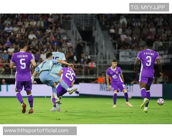 孔塞桑伊尔迪兹华丽过人连连挑战防线前者射门被挡精彩瞬间引发全场欢呼